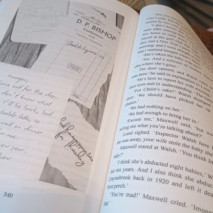 Graphic of wallet litter and note